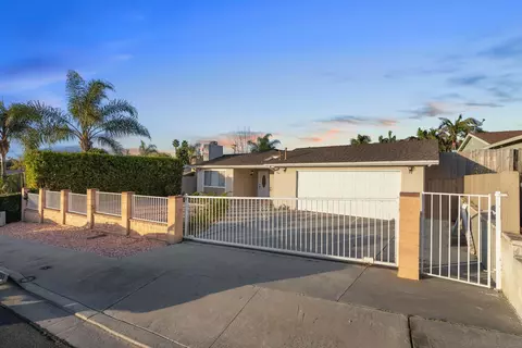 269 Puffin Dr, Vista, CA 92083