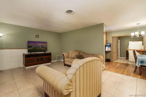 370 Jade Dr, Hemet, CA 92543 photo 4