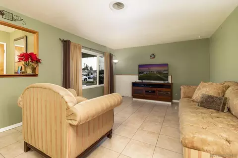 370 Jade Dr, Hemet, CA 92543 photo 3
