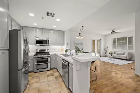 4080 Front St #203, San Diego, CA 92103