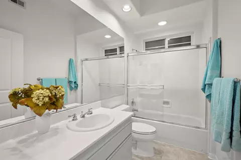 Bath - 4080 Front St #203, San Diego, CA 92103 photo 2 of 2