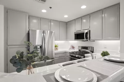 Kitchen - 4080 Front St #203, San Diego, CA 92103 photo 5 of 6