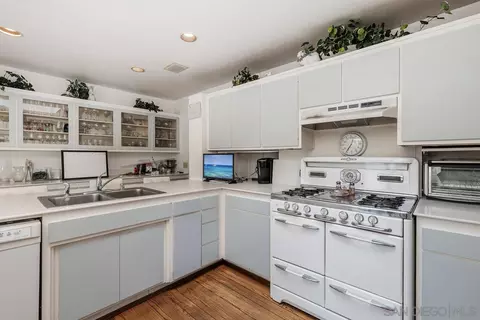 Kitchen - 213 Ocean View Ave, Del Mar, CA 92014 photo 2 of 3
