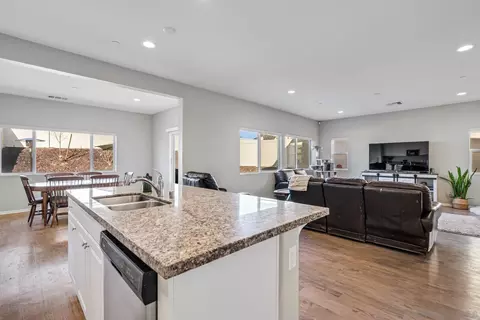 35445 Asturian Way, Fallbrook, CA 92028 photo 5