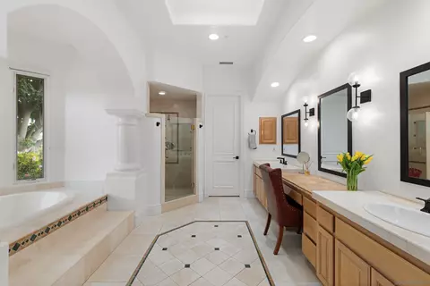 Bath - 14953 Huntington Gate Dr, Poway, CA 92064 photo 3 of 6
