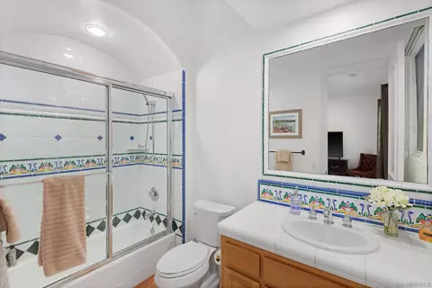 Bath - 14953 Huntington Gate Dr, Poway, CA 92064 photo 5 of 6