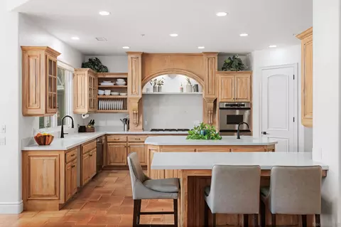 Kitchen - 14953 Huntington Gate Dr, Poway, CA 92064 photo 3 of 7