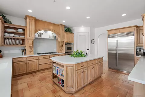Kitchen - 14953 Huntington Gate Dr, Poway, CA 92064 photo 5 of 7