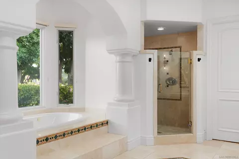 Bath - 14953 Huntington Gate Dr, Poway, CA 92064 photo 2 of 6