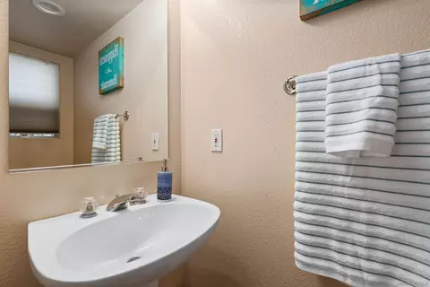 Bath - 395 Whispering Willow Dr #C, Santee, CA 92071 photo 1 of 4