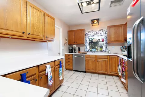 8884 Echo Dr, La Mesa, CA 91941 photo 10