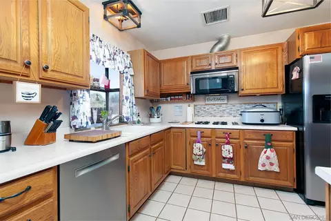 8884 Echo Dr, La Mesa, CA 91941 photo 9