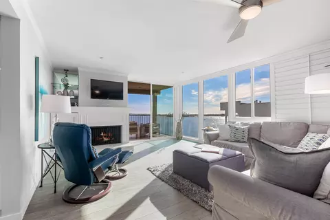 Living - 1221 Parker Pl #21, San Diego, CA 92109 photo 2 of 3