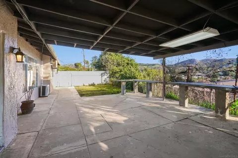 9104 Bubbling Wls, Lakeside, CA 92040 photo 6