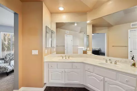 Bath - 13575 Quiet Hills Dr, Poway, CA 92064 photo 4 of 5