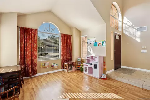 Living - 13575 Quiet Hills Dr, Poway, CA 92064 photo 4 of 5