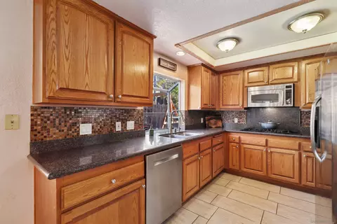 Kitchen - 13575 Quiet Hills Dr, Poway, CA 92064 photo 2 of 4