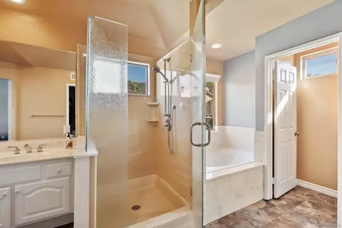 Bath - 13575 Quiet Hills Dr, Poway, CA 92064 photo 3 of 5