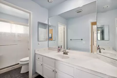 Bath - 13575 Quiet Hills Dr, Poway, CA 92064 photo 5 of 5
