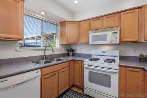 Kitchen - 4434 Kittiwake Way, Oceanside, CA 92057 photo 1 of 4