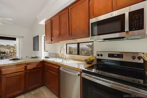 Kitchen - 4437 Date Ave, La Mesa, CA 91941 photo 3 of 4