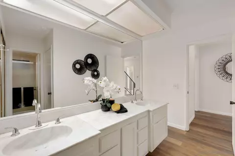 Bath - 4437 Date Ave, La Mesa, CA 91941 photo 3 of 5