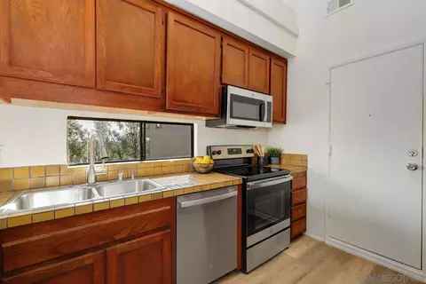 Kitchen - 4437 Date Ave, La Mesa, CA 91941 photo 2 of 4