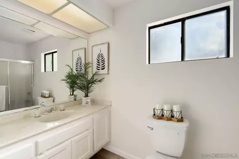Bath - 4437 Date Ave, La Mesa, CA 91941 photo 4 of 5