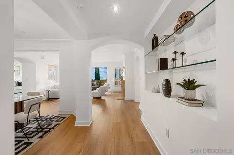 Entry Way - 1030 Genter St #201, La Jolla, CA 92037 photo 2 of 3