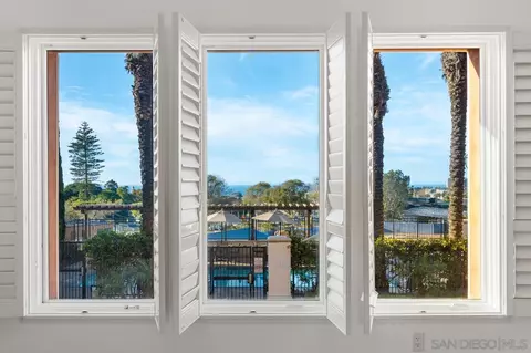 View/Area - 1030 Genter St #201, La Jolla, CA 92037 photo 3 of 5