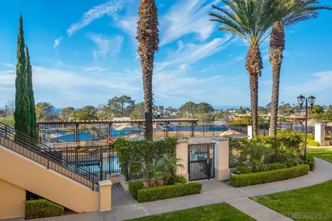 Exterior - 1030 Genter St #201, La Jolla, CA 92037 photo 4 of 10