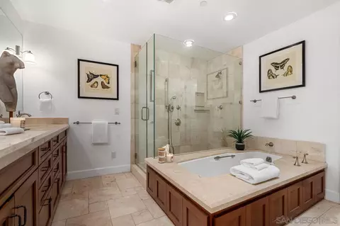 Bath - 1030 Genter St #201, La Jolla, CA 92037 photo 1 of 3