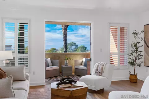 1030 Genter St #201, La Jolla, CA 92037