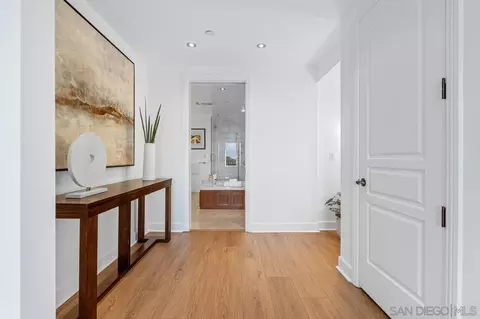 Entry Way - 1030 Genter St #201, La Jolla, CA 92037 photo 3 of 3