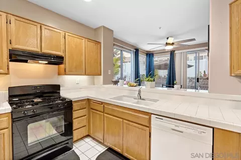 1935 Intrepid Way, Vista, CA 92081 photo 12