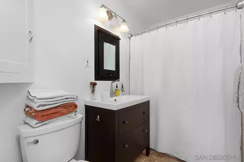 Bath - 265 Hill St, Solana Beach, CA 92075 photo 1 of 1