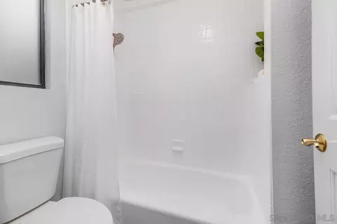 Bath - 1922 Vermont St, Ramona, CA 92065 photo 2 of 3