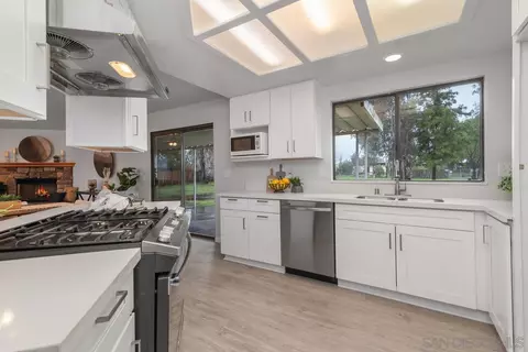 Kitchen - 1922 Vermont St, Ramona, CA 92065 photo 1 of 4