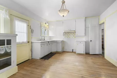 Kitchen - 961 E Ave, Coronado, CA 92118 photo 2 of 4