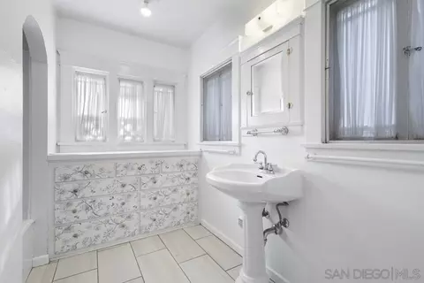 Bath - 961 E Ave, Coronado, CA 92118 photo 3 of 5
