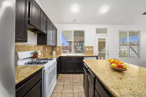 Kitchen - 5001 Avocado Park Way, Fallbrook, CA 92028 photo 6 of 6