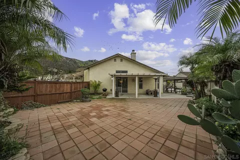 Exterior - 5001 Avocado Park Way, Fallbrook, CA 92028 photo 4 of 9