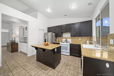 Kitchen - 5001 Avocado Park Way, Fallbrook, CA 92028 photo 5 of 6