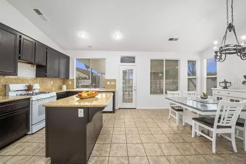 Kitchen - 5001 Avocado Park Way, Fallbrook, CA 92028 photo 3 of 6