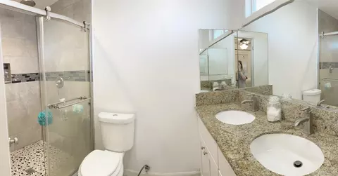 Bath - 1115 Daisy St, Escondido, CA 92027 photo 1 of 2