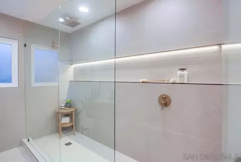 Bath - 13159 Shalimar Pl, Del Mar, CA 92014 photo 3 of 7