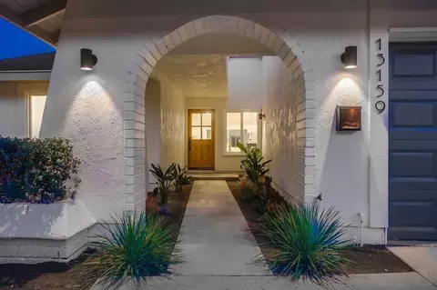 Exterior - 13159 Shalimar Pl, Del Mar, CA 92014 photo 4 of 30