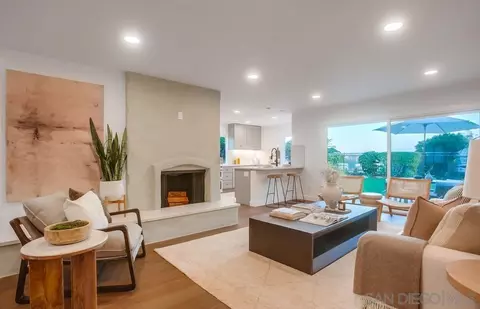 Living - 13159 Shalimar Pl, Del Mar, CA 92014 photo 2 of 5
