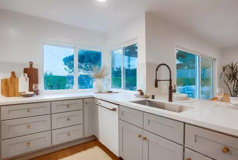 Kitchen - 13159 Shalimar Pl, Del Mar, CA 92014 photo 5 of 7