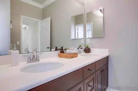 Bath - 3736 Arapaho Pl, Carlsbad, CA 92010 photo 7 of 8